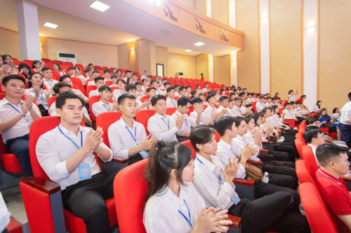 200 đại biểu, là những sinh viên ưu tú, đại diện cho ý chí và khát vọng của hơn 6.500 sinh viên đến từ Hội Sinh viên các trường đại học, cao đẳng trên địa bàn.