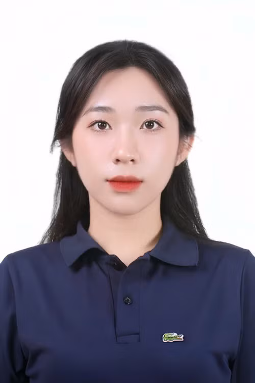 Nguyễn Phạm Thùy Linh (ngành Quản lý Văn hóa), Thủ khoa tốt nghiệp của trường ĐH Sư phạm Nghệ thuật T.Ư. Ảnh: NVCC