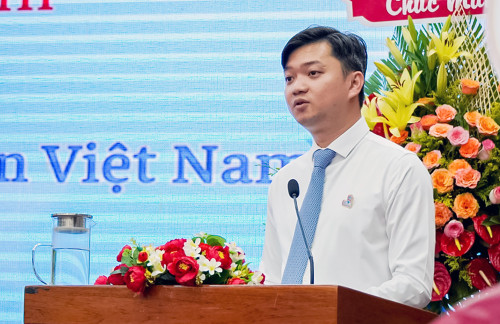 Anh Nguyễn Minh Triết - Bí thư T.Ư Đoàn, Chủ tịch T.Ư Hội Sinh viên Việt Nam phát biểu chỉ đạo Đại hội. Anh Nguyễn Minh Triết - Bí thư T.Ư Đoàn, Chủ tịch T.Ư Hội Sinh viên Việt Nam phát biểu chỉ đạo Đại hội.