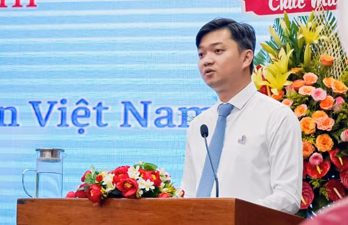 Anh Nguyễn Minh Triết - Bí thư T.Ư Đoàn, Chủ tịch T.Ư Hội Sinh viên Việt Nam phát biểu chỉ đạo Đại hội. Anh Nguyễn Minh Triết - Bí thư T.Ư Đoàn, Chủ tịch T.Ư Hội Sinh viên Việt Nam phát biểu chỉ đạo Đại hội.