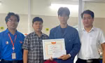 Đại học Bách khoa Hà Nội tặng giấy khen cho nam sinh lao vào đám cháy cứu người