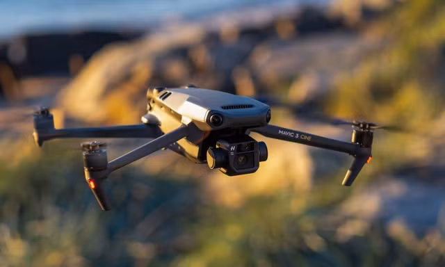 Vụ UAV khiến sân bay Tân Sơn Nhất gián đoạn: Có phải flycam nào cũng cần cấp phép?