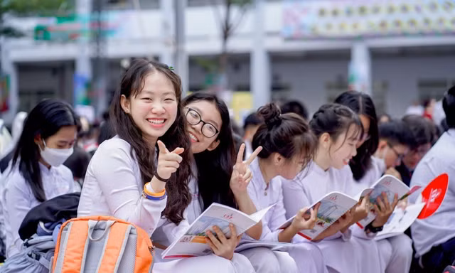 Đề khảo sát Ngữ văn lớp 12 của Hà Nội: Câu hỏi mở tăng nhưng văn bản khá dài