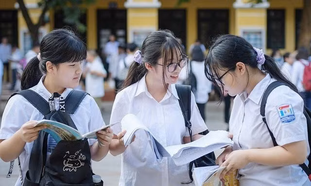 Lịch thi lớp 10 Hà Nội được đẩy sớm: Thí sinh có thể đổi nguyện vọng sau khi đăng ký