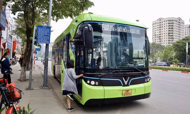 Hà Nội: Miễn phí vé tàu điện và 128 tuyến xe buýt dịp nghỉ Tết Bính Ngọ 2026