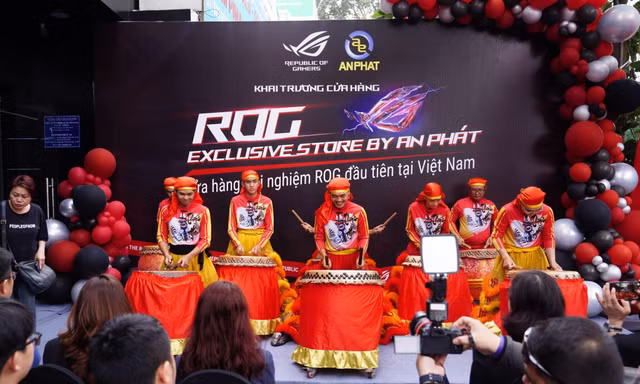 Cộng đồng mê công nghệ đổ về An Phát để trải nghiệm laptop mới tại ROG Exclusive Store