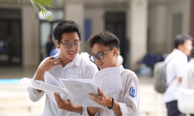 Điểm chuẩn Đại học năm 2025 có thể giảm 1-3 điểm: Cần lưu ý gì khi đặt nguyện vọng?