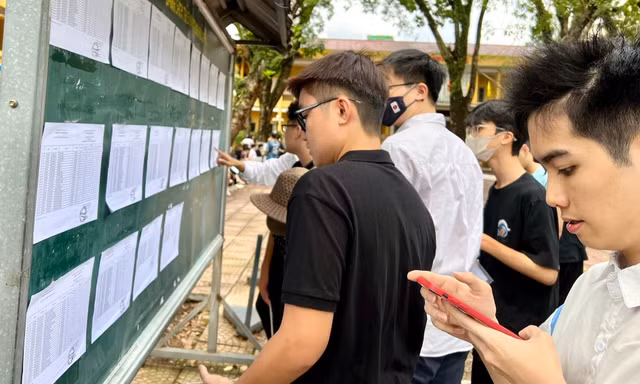 Đối sánh phổ điểm các tổ hợp xét tuyển: 21 điểm khối A00 tương đương 23,1 điểm khối C00