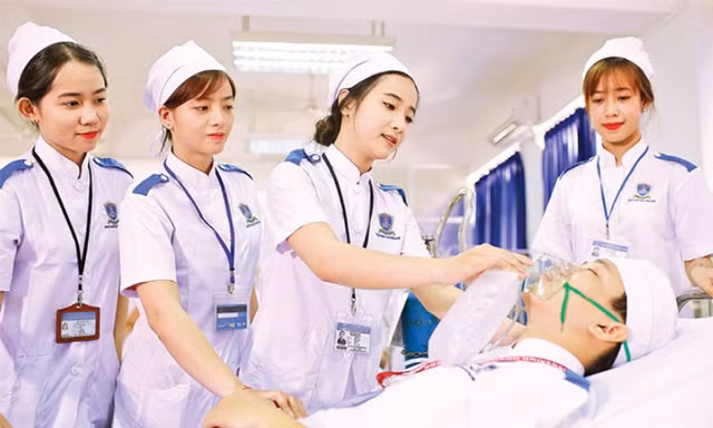 Dự báo điểm chuẩn trường Đại học Y Hà Nội: Nhóm ngành nào có xu hướng giảm?