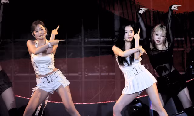 Seulgi - Irene (Red Velvet) đến Việt Nam: Fan muốn "làm lễ cưới", tiếc vì một điều