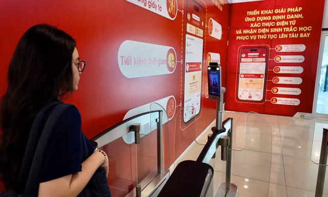 Hướng dẫn cách sử dụng VNeID khi làm thủ tục đi máy bay