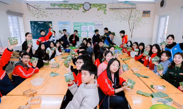 Lịch nghỉ Tết Bính Ngọ 2026 của học sinh Hà Nội và TP.HCM: Nơi nào được nghỉ dài hơn?