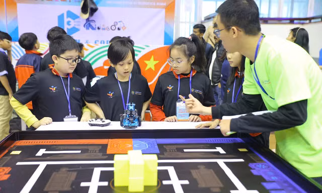 VSAR - Nơi teen đam mê công nghệ, thỏa sức sáng tạo với STEM, AI và Robotics
