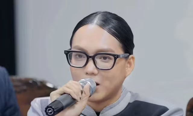 Động thái lạ của Phạm Thoại trên trang cá nhân giữa lùm xùm "tự phong đại sứ"