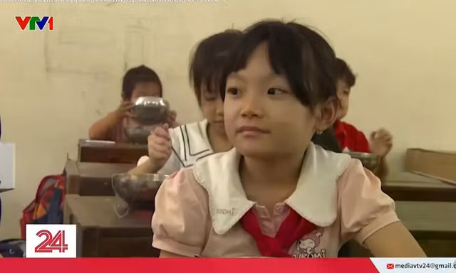Chỉ vài giây xuất hiện trong phóng sự, nữ sinh làm nóng câu chuyện suất ăn học đường