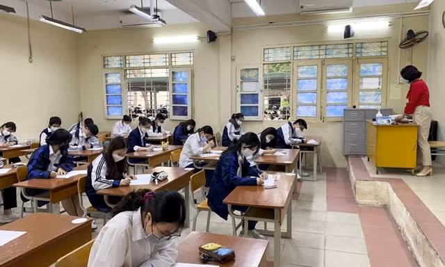 Điểm khảo sát lớp 12 ở Hà Nội: Toán vẫn là thách thức lớn, Địa lí có điểm thấp nhất