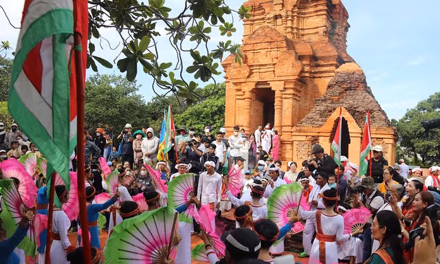 Ngày Văn hóa Việt Nam 24/11 từ năm 2026 rơi vào thứ mấy, có được nghỉ dài ngày?