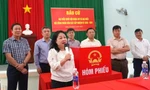 Chủ tịch Ủy ban bầu cử tỉnh Đắk Lắk kiểm tra điểm bỏ phiếu kiểu mẫu 