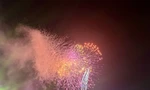 Pháo hoa rực sáng đêm Giao thừa, Đắk Lắk ấm áp từ phố phường đến buôn làng