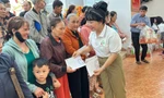 Trao 160 suất quà Tết cho người dân xã vùng lũ Đắk Lắk