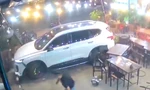 Khởi tố đối tượng lao ô tô vào quán nhậu tông chết người