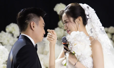 Hoa hậu Đỗ Thị Hà khóc nhiều trong đám cưới