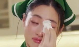 Không nhận ra hoa hậu đi giúp việc, dọn chuồng voi