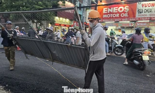 Hà Nội: Tháo dỡ tôn quây thi công, giải phóng nút thắt 'cổ chai' trên đường Nguyễn Tuân 