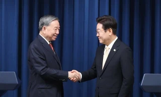 Tổng Bí thư Tô Lâm và Tổng thống Hàn Quốc Lee Jae Myung tại buổi gặp gỡ báo chí. (Ảnh: Thống Nhất/TTXVN)