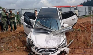 Ôtô đâm vào công trường trên cao tốc Nội Bài - Lào Cai