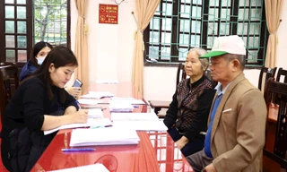 Hà Nội đề xuất chi gần 19 tỷ đồng hỗ trợ phí giao dịch ngân hàng cho đối tượng an sinh xã hội