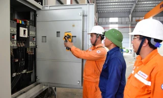 'Nóng' hóa đơn tiền điện: Không chỉ tăng cao bất thường mà còn giống hệt nhau