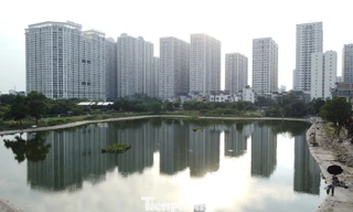 Lều lán, nhà tôn trái phép hóa vườn hoa tại khu chung cư đông đúc bậc nhất Thủ đô