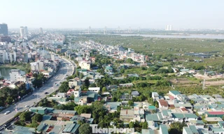 Phường rộng nhất Hà Nội ‘xoay như chong chóng’ với vi phạm xây dựng: Cũ chưa dỡ, mới đã mọc