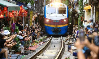 Hà Nội đề xuất không chạy tàu qua phố cà phê nổi tiếng