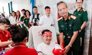 Thắp lửa ở Chủ Nhật Đỏ 