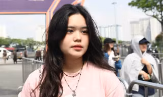 Dòng người đổ bộ concert Thanh xuân