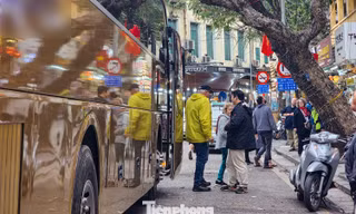 Hà Nội cấm xe du lịch trên 16 chỗ vào phố cổ giờ cao điểm