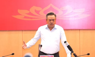 Chủ tịch Hà Nội yêu cầu thông tin liên tục các 'điểm nóng' ngập úng