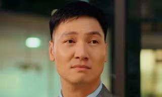 Cảnh quỳ lạy Mạnh Trường gây tranh luận