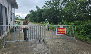 Hà Nội: 2 tuyến đê bị nứt, lún sau bão số 3