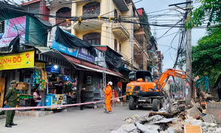 Hà Nội: Giải tỏa chợ cóc tồn tại hàng chục năm tại khu vực giáp ranh hai phường