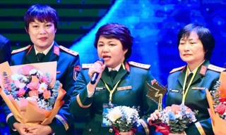 'Mưa đỏ' đánh bại 6 đối thủ