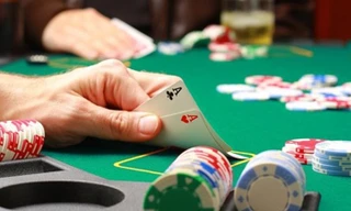 Thu hồi Giấy chứng nhận đăng ký hộ kinh doanh Dịch vụ trò chơi trí tuệ Dragon Poker tại khách sạn Grand Plaza