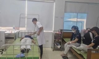 27 công nhân nhập viện nghi ngộ độc thực phẩm sau bữa cơm trưa tại công ty
