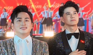 Chân dung nam MC khiến hàng chục triệu người Việt Nam xúc động