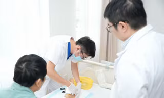 Vinmec Hải Phòng phẫu thuật xuyên đêm nối gân và mạch máu cho bệnh nhân bị cưa máy văng vào người