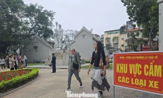 Xử lý loạt bãi xe tự phát quanh hồ Hoàn Kiếm