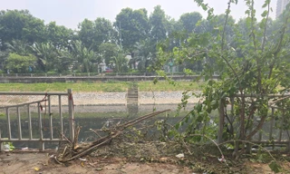 Hà Nội 'thúc' tiến độ hoàn trả lan can, hè phố, kè sông Tô Lịch