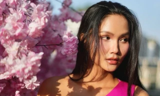 Ảnh chồng chụp H'Hen Niê ngày Tết 